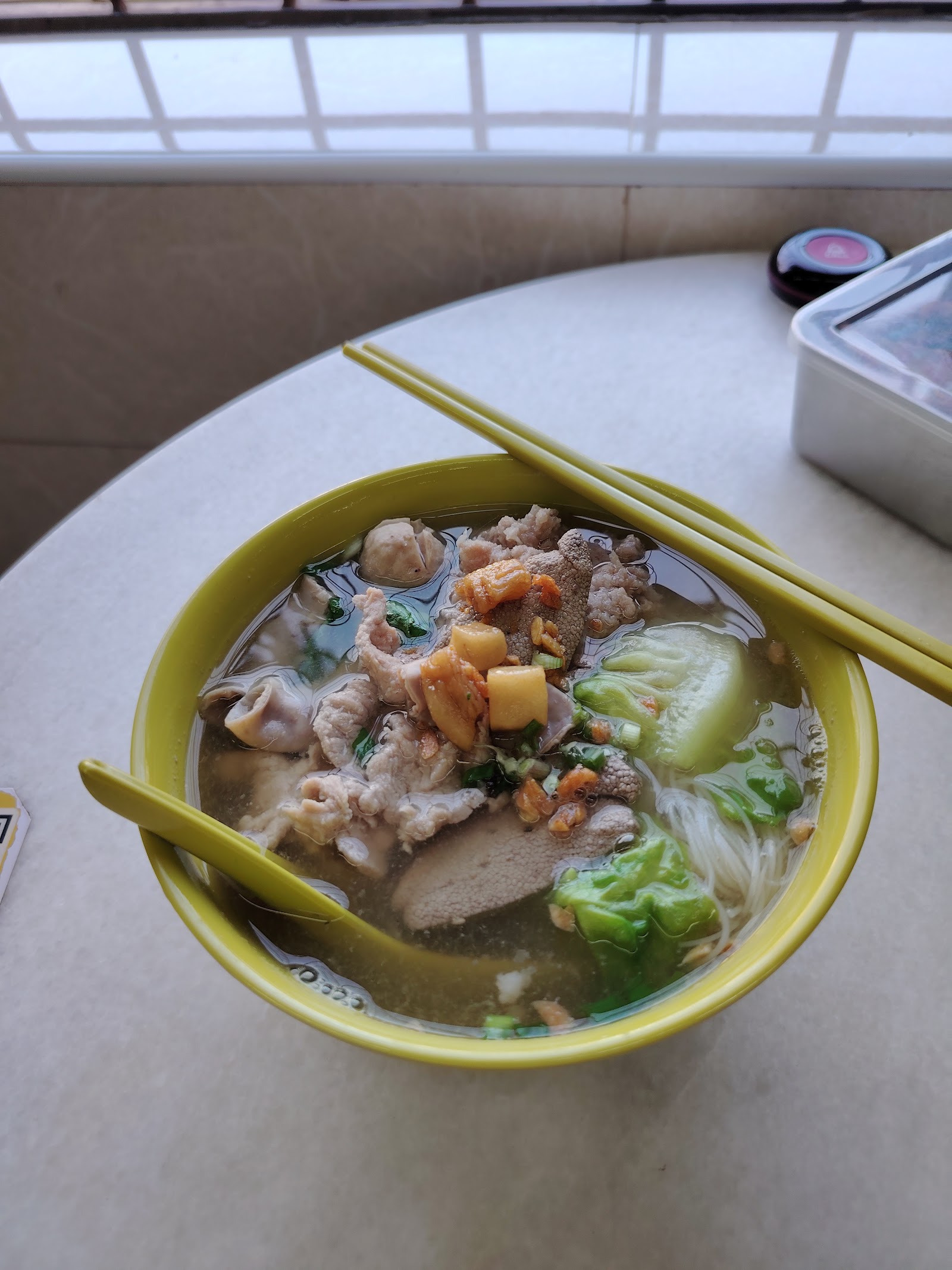 三间庄猪肉丸粉（清汤） Pork Ball Noodles (Soup)